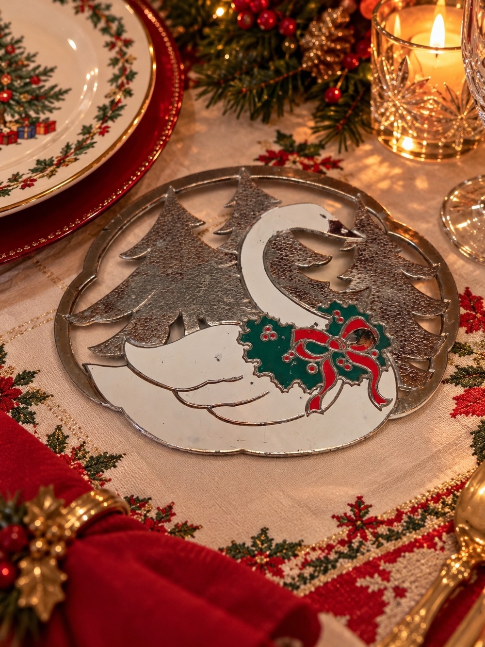 Holiday Swan Decorative Trivet - White, Green & Red